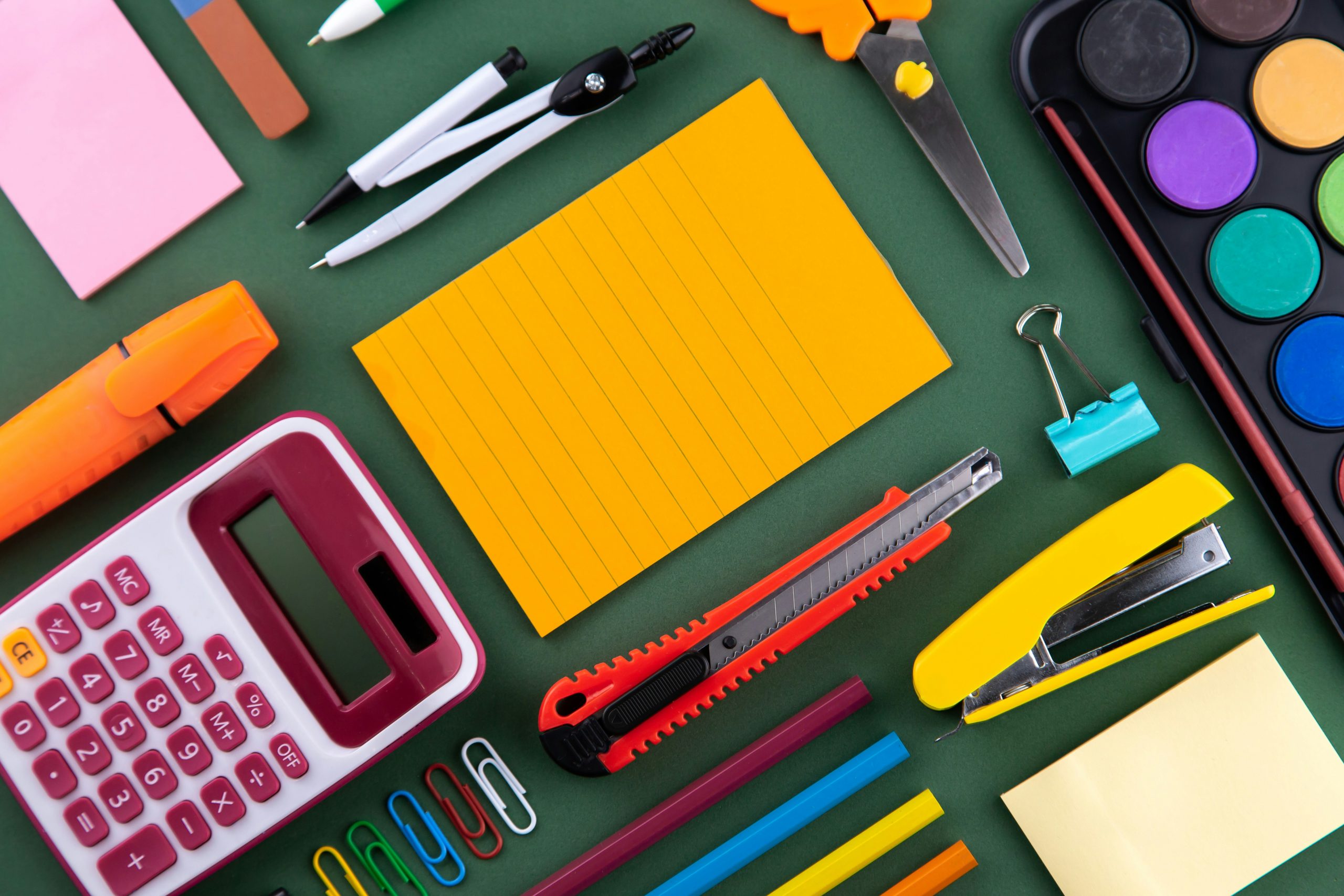 volodymyr-hryshchenko-7_bz84zOU7g-unsplash office supplies